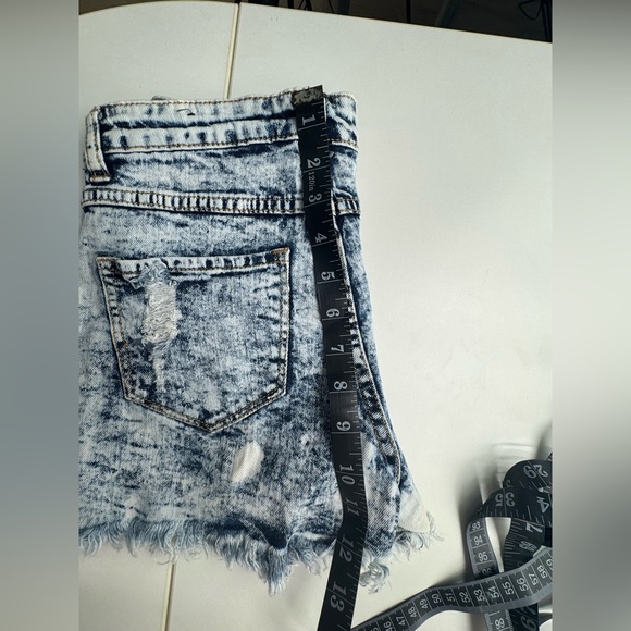 GOGO Acid Jean Shorts Size 7 Junior. Distressed Blue Freyed hem line - Picture 8 of 8